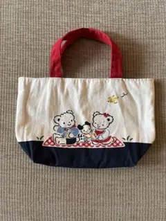 クマとリンゴの木のトートバッグ