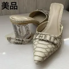 美品　YELLO ホワイト　パイソン型押し パンプス クリアヒール ストーン M