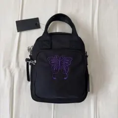 蝶の刺繍 黒 ショルダーバッグ 花柄のポーチ付き