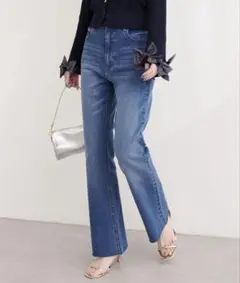 セルフカットストレートデニムフレアパンツ　ナチュラルクチュールのサムネイル
