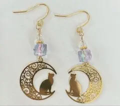 再販♡見上げ猫のピアス ハンドメイド
