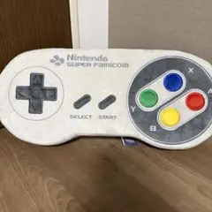 ニンテンドー　コントローラー　クッション 任天堂ミュージアム限定スーパーファミコンコントローラー
