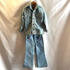 Levi's子供用デニムのジャケットとパンツのセット（未使用ではあるが汚れあり）