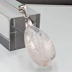 ワイヤー巻き☆小さな虹入り 大粒 宝石質フェナカイト_220827 - メルカリ