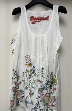 最終価格！デシグアル❤︎花鳥のボタニカル柄が可愛いノースリーブトップス⭐︎超美品！のサムネイル