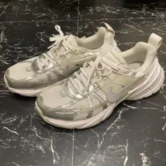 週末お値下げ！NIKE W V2K RUN 24.5 美品 NIKE公式】ナイキ V2K ラン ウィメンズシューズ.オンライン