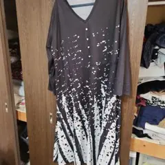 スプラッシュプリント Vネック ロングワンピース4XL