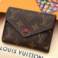 ルイヴィトン モノグラム ヴィクトリーヌ フューシャ 三つ折り財布
