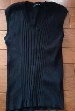ブラック Vネック タンクトップ Mサイズ　INGNI