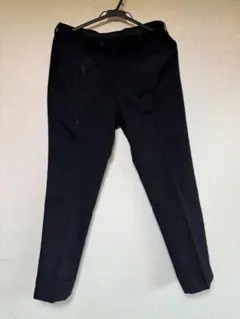 UNIQLO 黒 スラックス ボタン付き