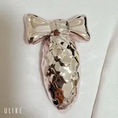 MIU MIU 松ぼっくりピン　ホリデーノベルティのサムネイル