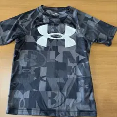 Under Armour ブラック 柄Tシャツ YXS