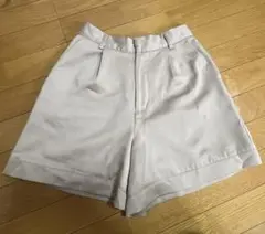 ベージュ ワイドシルエット ショートパンツ