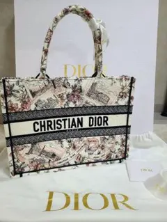 値下げ　DIOR ディオール ブックトート　花柄　 ミディアム　新品のサムネイル