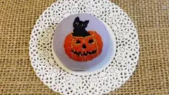 ハロウィン　黒猫とかぼちゃのブローチ　2個セット