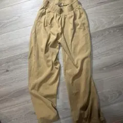 ZARA カジュアルパンツ ベージュのサムネイル