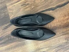 黒のレザーポインテッドトゥパンプスのサムネイル