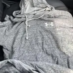 Under Armour 半袖パーカー グレー ロゴプリント