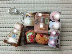 ガチャ詰めポーチ キャンディーバッグキーホルダー 白猫スイーツ作り②