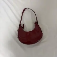 エナメル調 三日月型 ハンドバッグ レッド