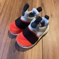 Nike ベビーシューズ 赤/黒/灰色 スニーカー