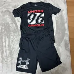 UNDER ARMOUR 96 Tシャツとショートパンツセット