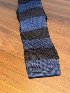 青と黒のストライプ 、ニットタイ、美品