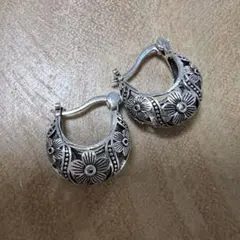 ヴィンテージシルバー 花模様 フープピアス