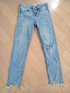 ZARA　パール付き　ダメージ　スキニーデニム　ライトブルー　レディース