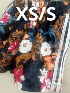 adidas アディダス 花柄 ショートパンツ. XSのサムネイル