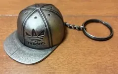 アディダス オリジナルス　キーホルダー　キャップ型栓抜き