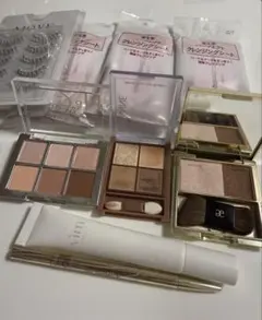 アイシャドウパレットとシェーディングなど詰め合わせ