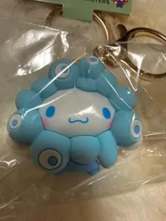 サンリオキャラクターズ　ミャクミャクなりきり　カラーキーホルダー　シナモロール