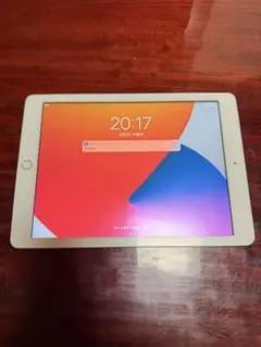 iPad (第5世代) シルバー 9.7インチ