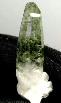 希少　ガネッシュヒマール産　レインボー入り　水晶クラスター　ポイント　原石