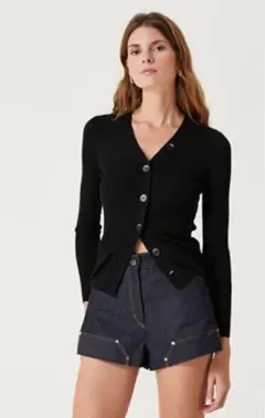 専用！未使用タグ＊SANDRO サンドロ　パール　カーディガン　ブラック　S S sandro(サンドロ) カーディガン(レディース) - 海外通販のBUYMA