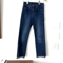 ユニクロ　デニムパンツ 裾カットオフ　ウォッシュデニム