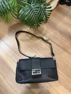 FENDI マンマ　バケットバッグ　ラージ　ショルダーバッグ ブラックのサムネイル