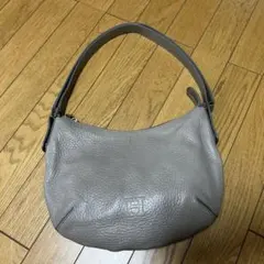 ヒロフ ソーロ ショルダーバッグ Hロゴ ハーフムーン シボ革 