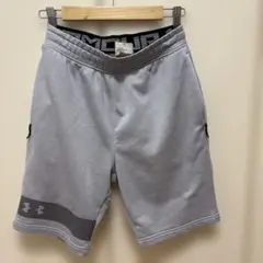 グレー ショートパンツ