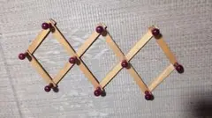 アコーディオンハンガー　壁掛け用のビスつき