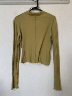 オリーブグリーン長袖トップス