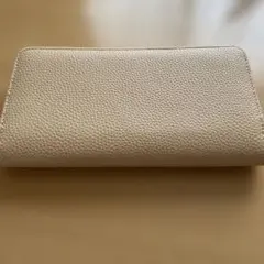 ベージュ ラウンドファスナー 長財布