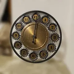 装飾的な金属製壁掛け時計