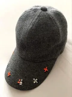 刺繍付きグレーウールキャップ
