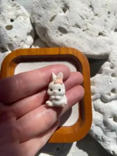 鹿の角　根付 お花の兎ちゃん
