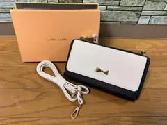 【新品未使用】カシュカシュ ウォレットショルダー 財布 リボン 白黒　タグ付のサムネイル