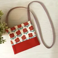 赤いお花たち♡キッズポシェット♡ハンドメイド