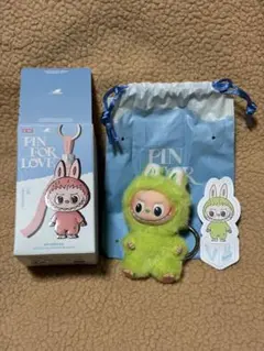 POPMART ラブブ　ピンフォーラブ　V イニシャル