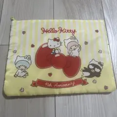 ハローキティの45周年記念デザインポーチ